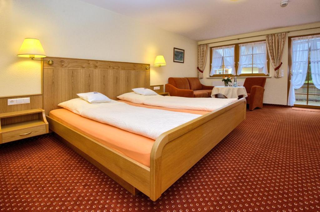 Gasthaus Sonne Hotel Muenstertal Room photo