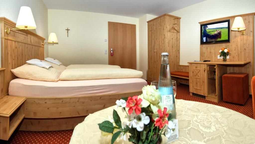 Gasthaus Sonne Hotel Muenstertal Room photo